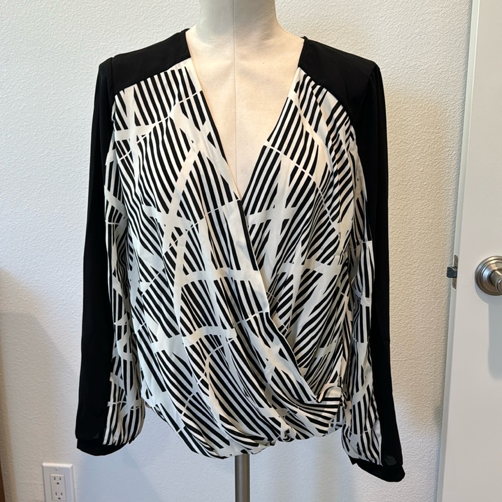 ASTR wrap blouse . Medium. Black and white